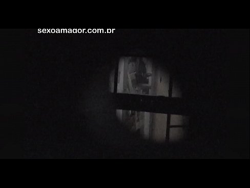 ❤️ Blondie filmohet fshehurazi nga një soditës i lagjes i fshehur pas tullave të zbrazëta ️❌ Video e ndyrë tek ne sq.fitorganic.top